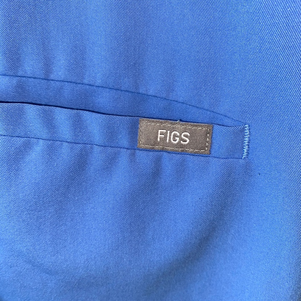 Figs Two Pocket Scrub Top Med - Picture 2 of 7